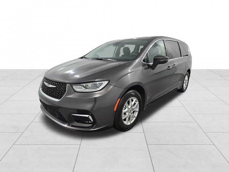 Used 2023 Chrysler Pacifica Touring L