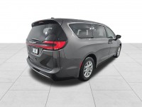 Used 2023 Chrysler Pacifica Touring L
