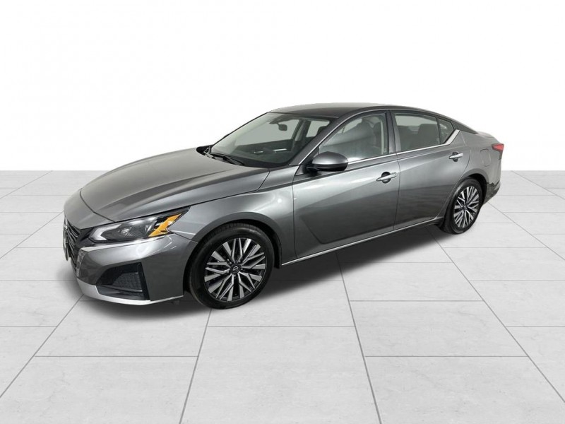 Used 2023 Nissan Altima 2.5 SV