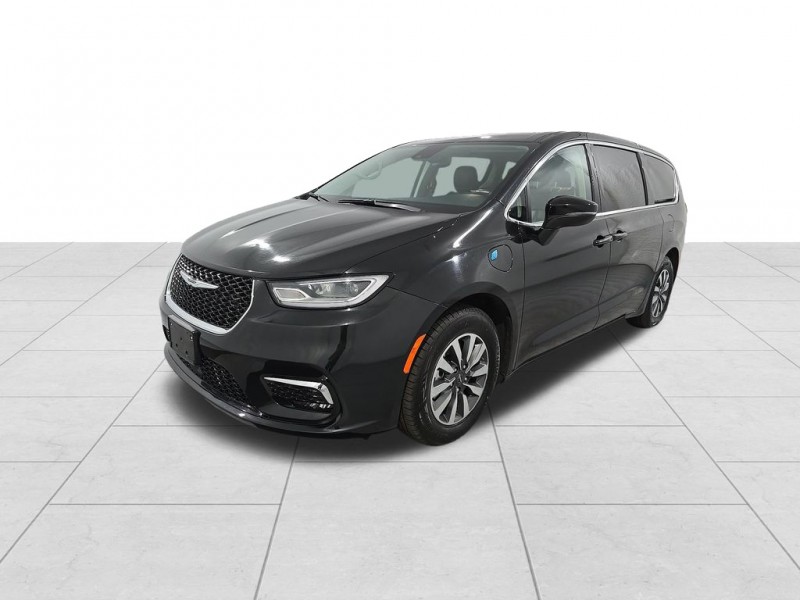 Used 2023 Chrysler Pacifica Plug-In Hybrid Touring L