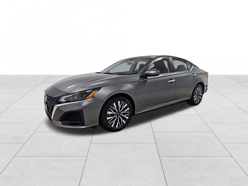 Used 2023 Nissan Altima 2.5 SV