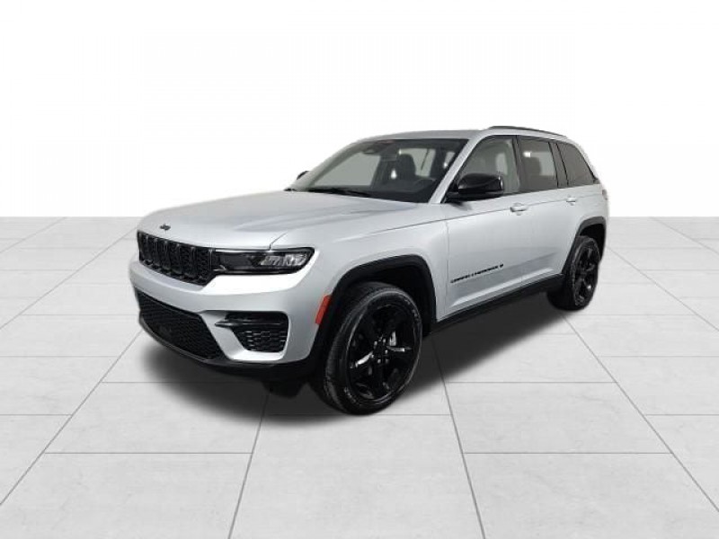 Used 2023 Jeep Grand Cherokee Laredo