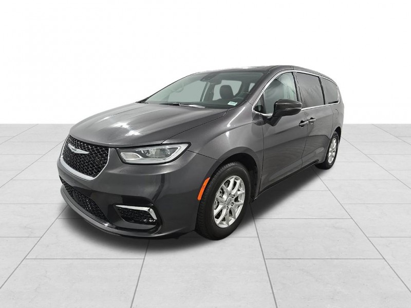 Used 2023 Chrysler Pacifica Touring L