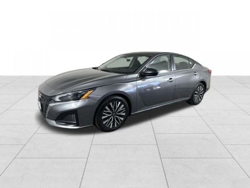 Used 2024 Nissan Altima 2.5 SV