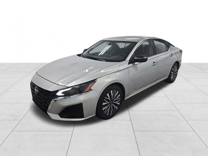 Used 2024 Nissan Altima 2.5 SV