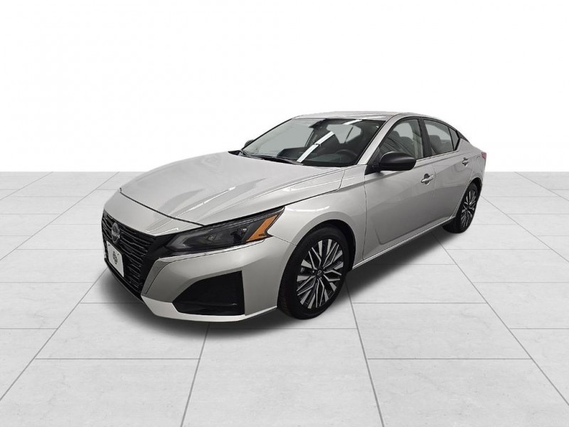 Used 2024 Nissan Altima 2.5 SV