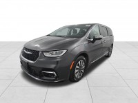 Used 2023 Chrysler Pacifica Plug-In Hybrid Limited